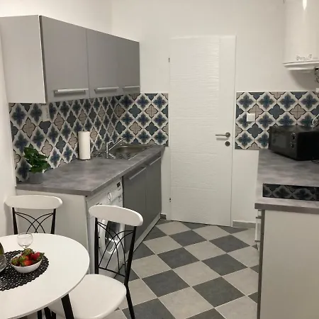 Liget Apartman Apartment *